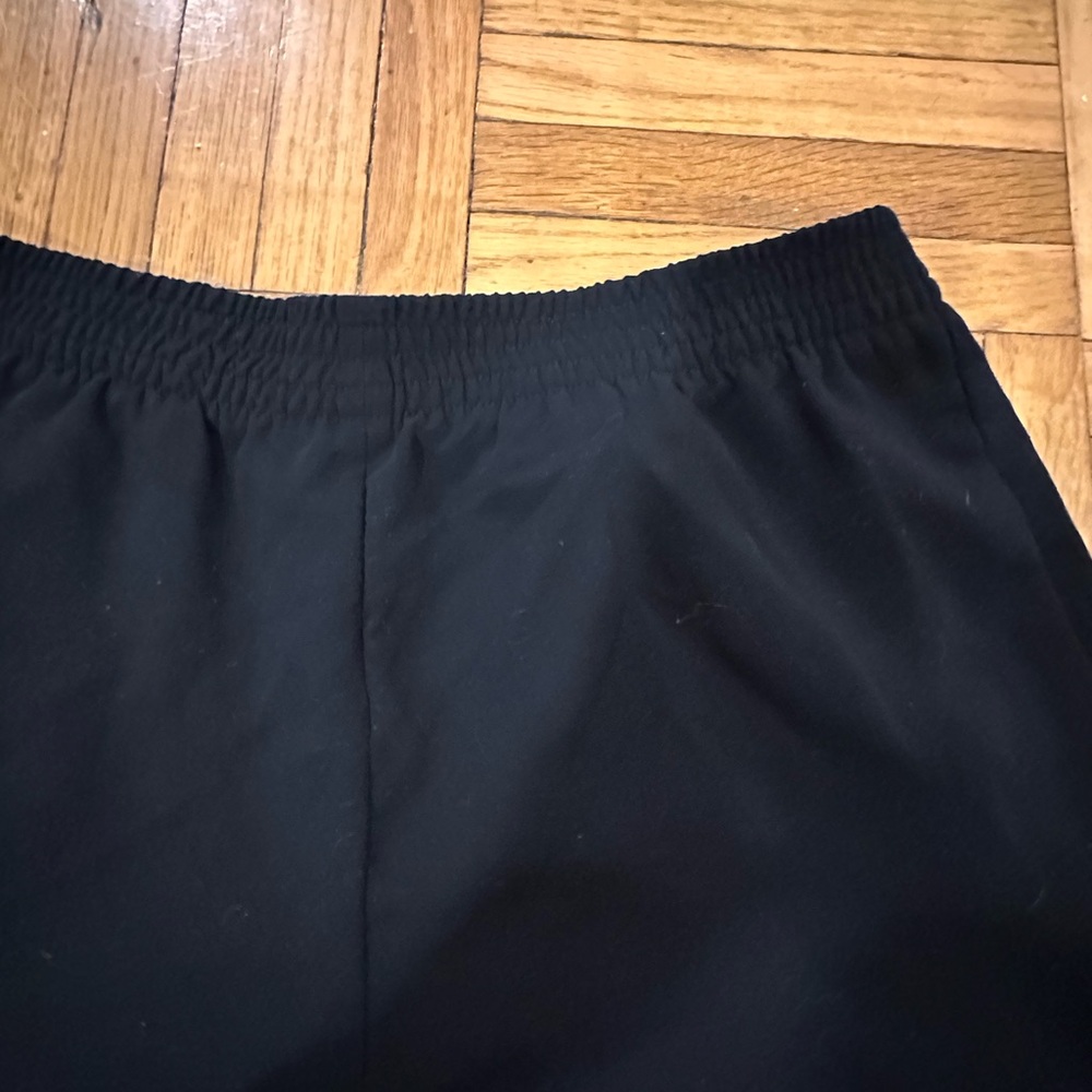 Aritzia Wilfred Crepette Shorts L